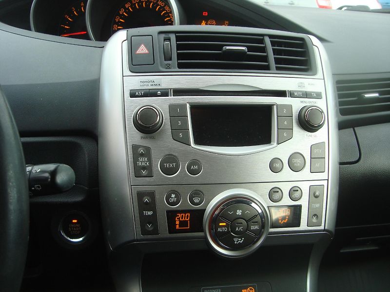 Toyota Verso (2011) 2,0D - fotka 16 z 18