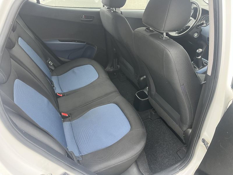Hyundai i10 (2015) 1.0i 49kw, REZERVACE - fotka 16 z 28