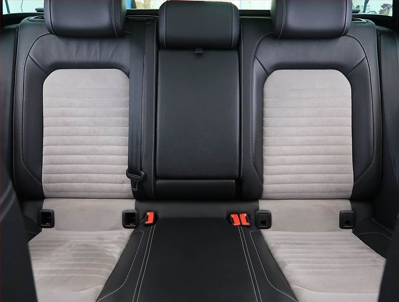 Volkswagen Passat (2015) 2.0 TDI, Automat, Kůže, Navi - fotka 10 z 28