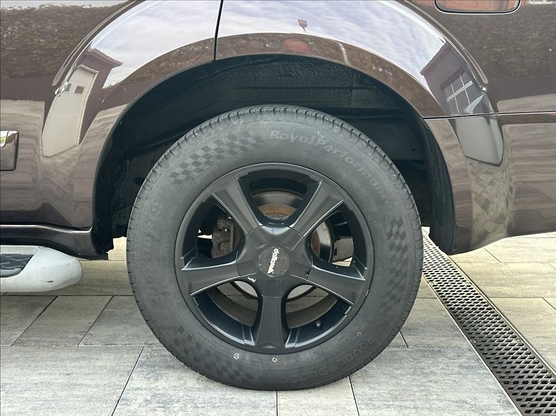 Nissan Pathfinder 3,0 DCI 231PS  LE Executive 4x - fotka 47 z 55