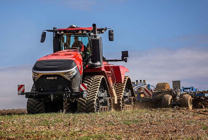 V současnosti je nejsilnějším traktorem světa. jedná se o Quadtrac 715 od výrobce CASE IH.
