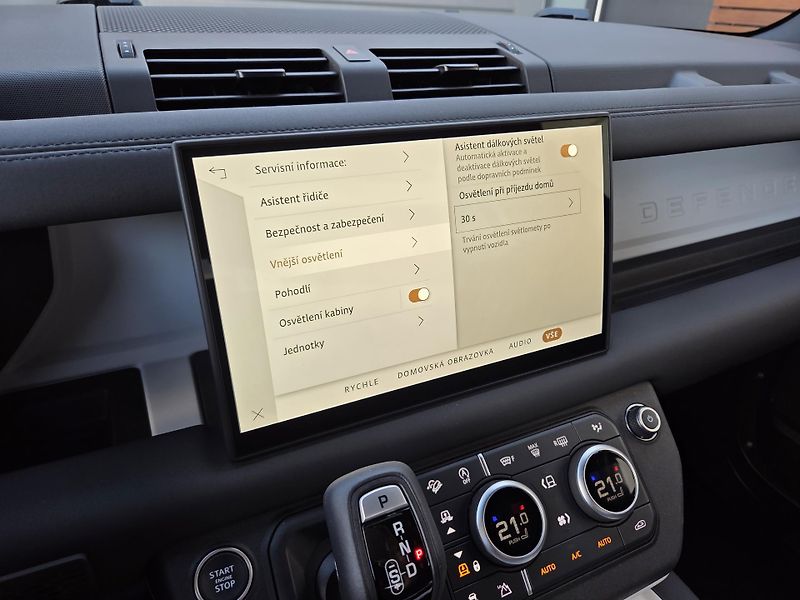Land Rover Defender (2025) D300 X-DynSE HUD PANO TZ ACC - fotka 42 z 55