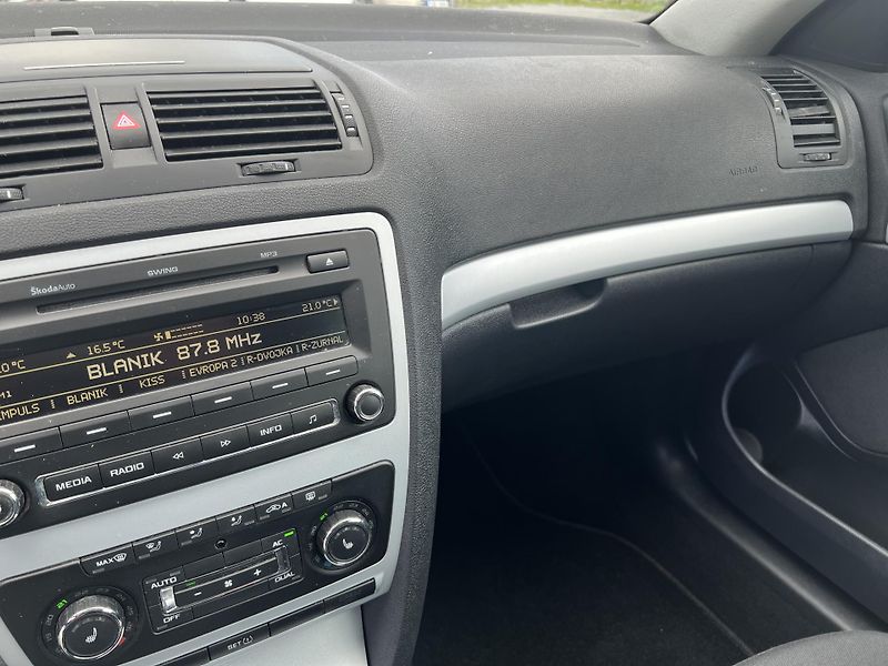 Škoda Octavia 1,2TSi DSG combi Autoklima - fotka 42 z 43