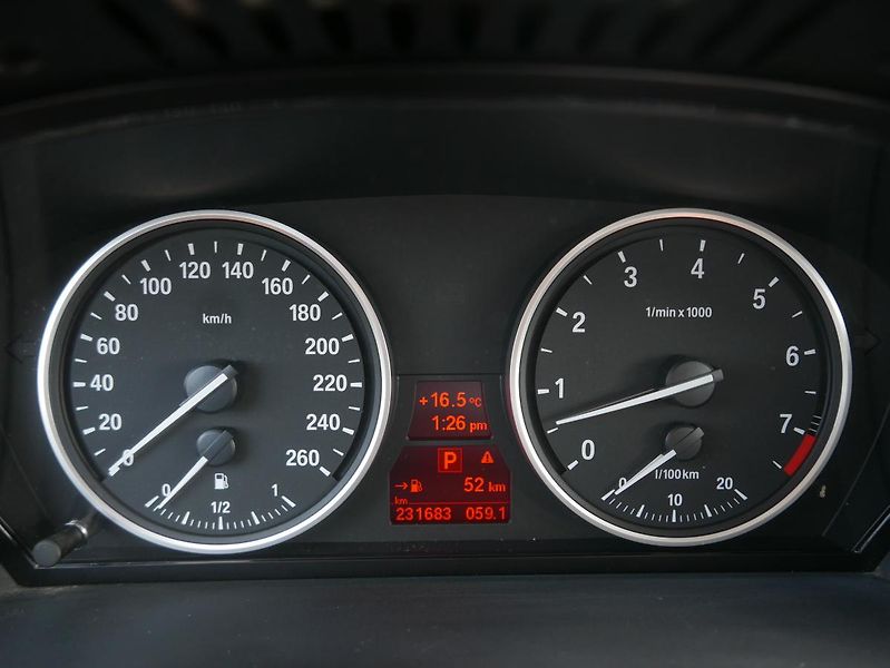 BMW Řada 5 530Xi 200kW Automat REZERVACE - fotka 27 z 41