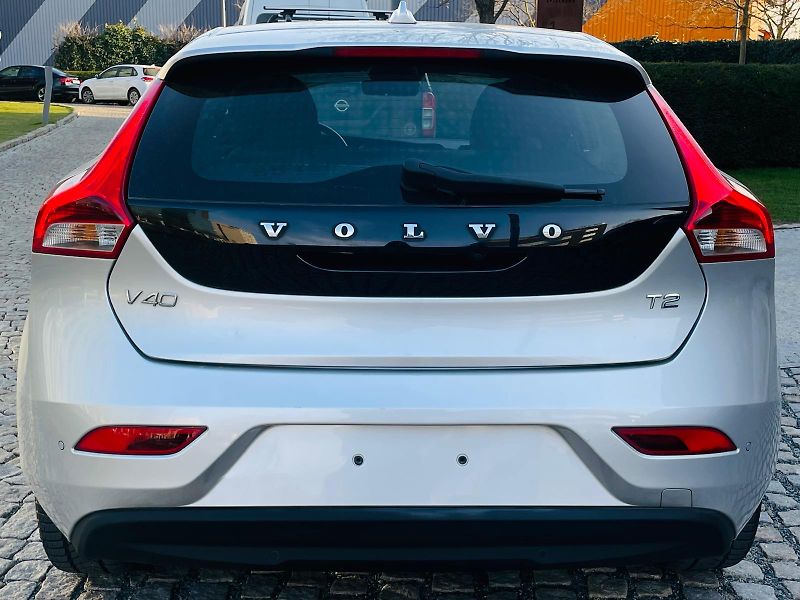 Volvo V40 2.0i MANUÁL KAMERA SERVISKA - fotka 15 z 45