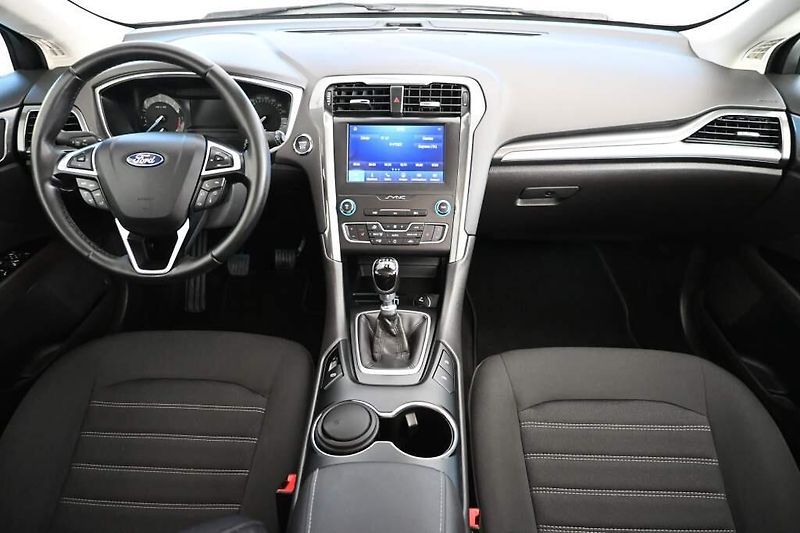 Ford Mondeo (2021) 2.0 LED Kamera ECOBLUE BUSINES - fotka 12 z 32
