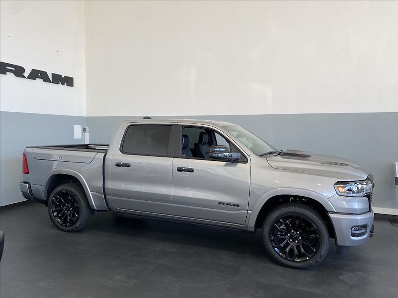 Dodge RAM (2025) 3,0 R6  Limited Night - fotka 3 z 15