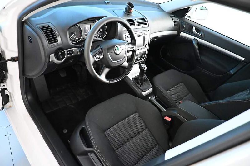 Škoda Octavia (2012) 1.6 ELEGANCE TDI - fotka 11 z 21
