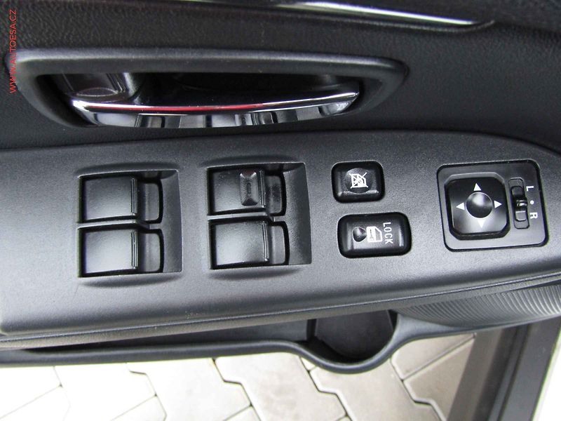 Mitsubishi ASX (2016) 1.6 MIVEC, AC, temp, tažné - fotka 11 z 18