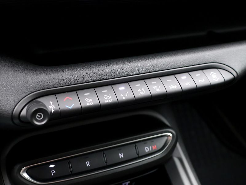 Jeep Avenger 1,2 74kW CZ e-Hybrid Longitude - fotka 28 z 31