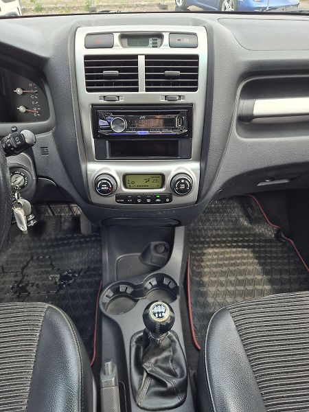 Kia Sportage 2.0i 104Kw 4x4, klima, tažné - fotka 16 z 21