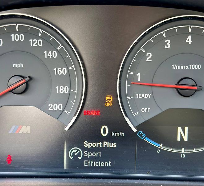 BMW M4 (2017) F83 3.0 317 KW 101TKM MANUAL  - fotka 29 z 35