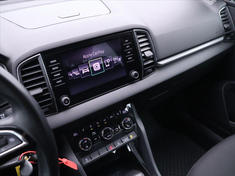 Škoda Karoq 1,5 TSI 110kW DSG CZ Navi LED - fotka 16 z 30
