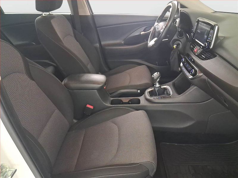 Hyundai i30 (2021) Comfort 1.6 CRDi, Serv.kniha - fotka 9 z 16