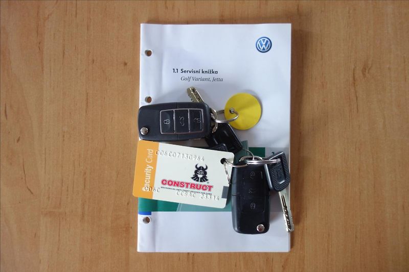 Volkswagen Golf 1,9 TDi 77KW, ČR, SERVIS. KN. - fotka 30 z 38