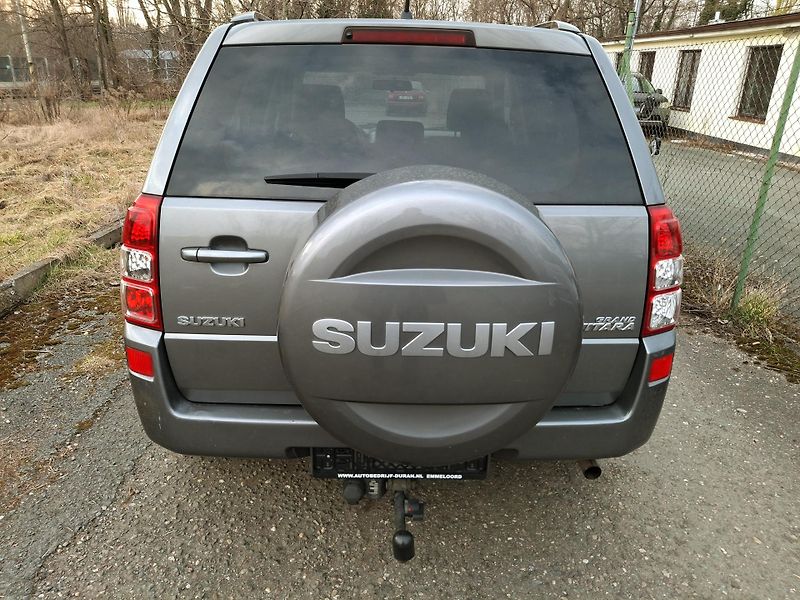 Suzuki Grand Vitara 2.0 benzin  Rezervace - fotka 11 z 43