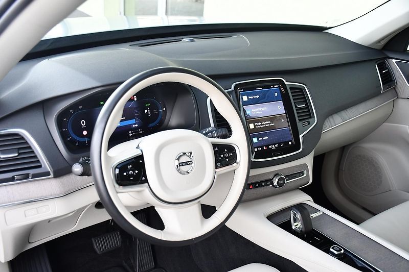 Volvo XC90 T8 AWD RECHARGE 7MÍST 1M  - fotka 15 z 38