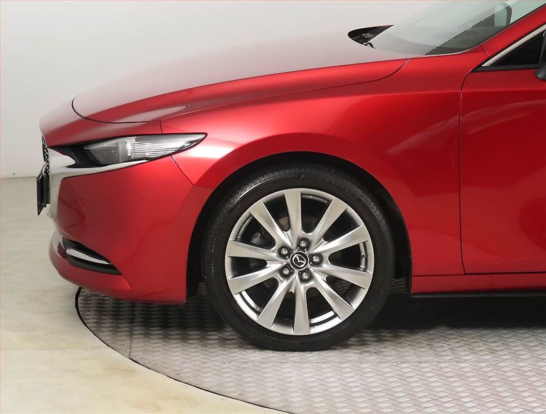Mazda 3 (2021) 2.0 e-Skyactiv X, Navi - fotka 15 z 23