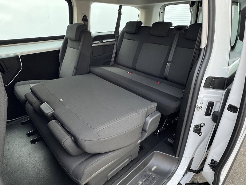 Peugeot Traveller (2025) Combi Long 2.2 BlueHDi S&S EAT - fotka 9 z 11