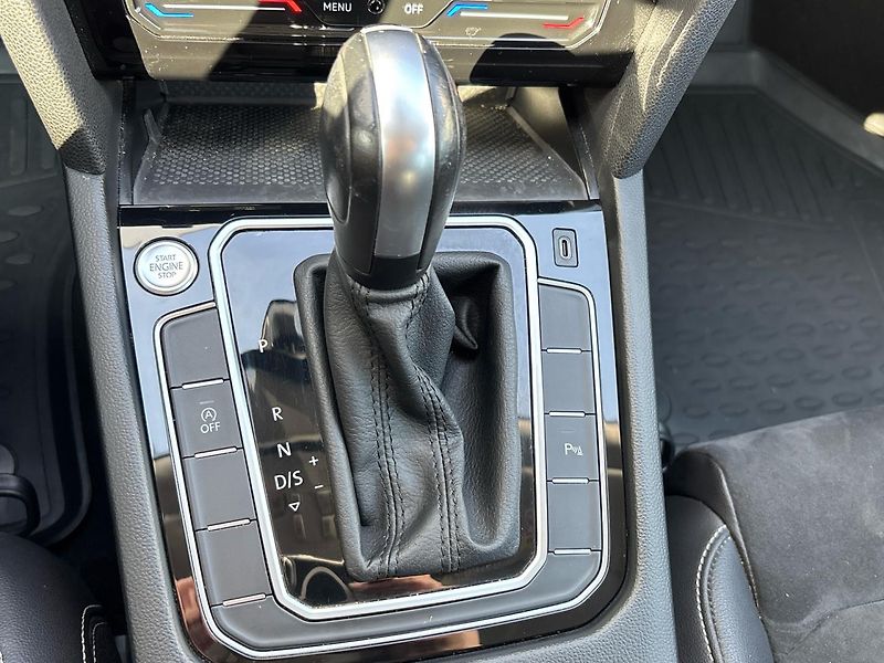 Volkswagen Passat ELEGANCE - fotka 26 z 27