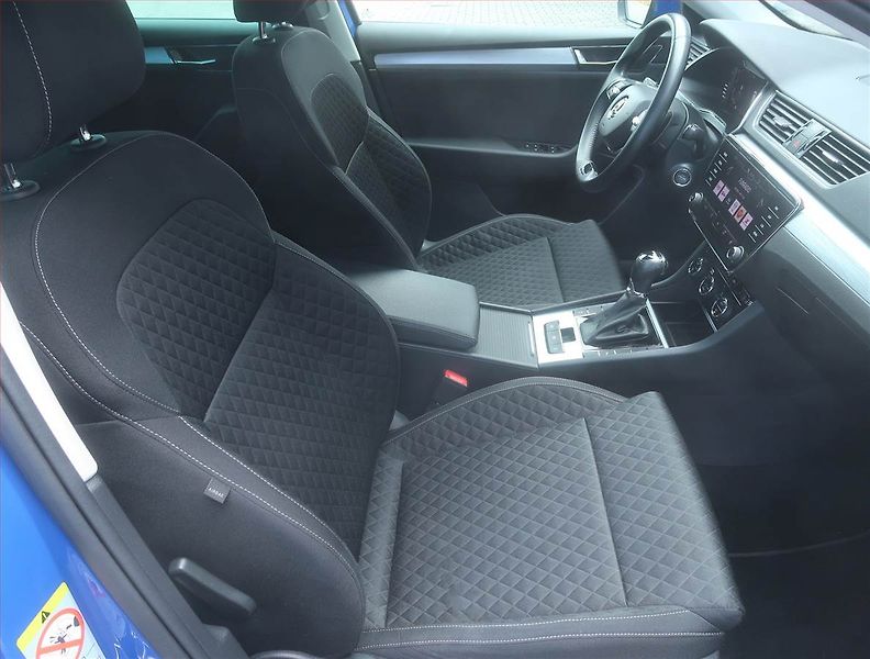 Škoda Superb (2023) Style 2.0 TDI - fotka 9 z 17