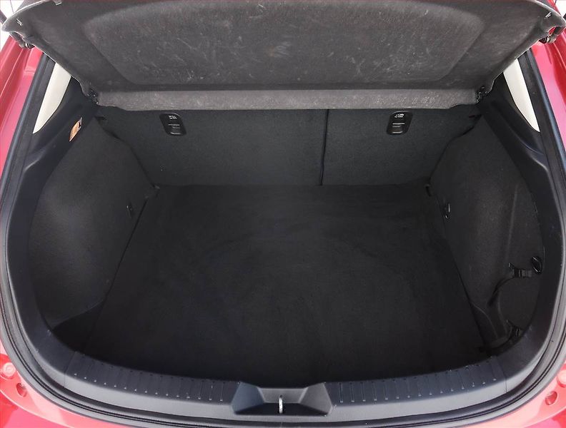 Mazda 3 (2017) 2.0 Skyactiv-G, Serv.kniha - fotka 14 z 20