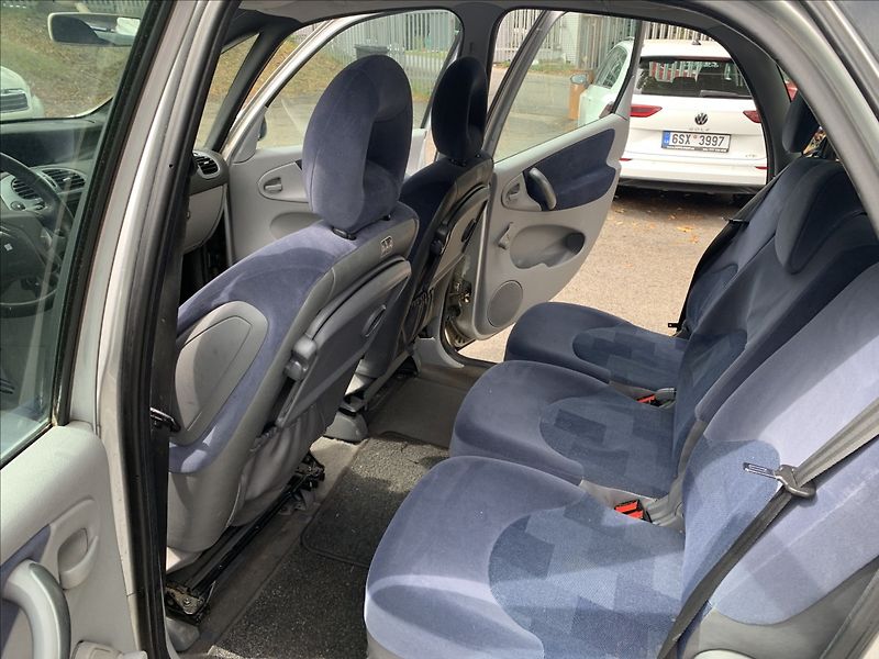 Citroën Xsara Picasso 1,6 i - fotka 15 z 17