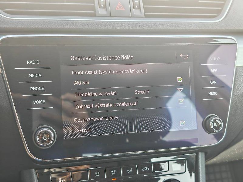 Škoda Superb Ambition Green tec 6DSG 2,0TDI - fotka 16 z 22