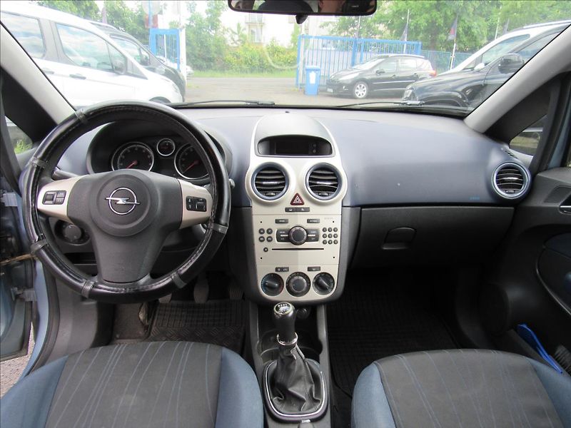 Opel Corsa 1,2 i 59kW - fotka 11 z 26