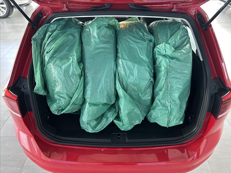 Volkswagen Passat 2,0   TDI 90kW,DSG,SERVISKA,AC - fotka 31 z 33
