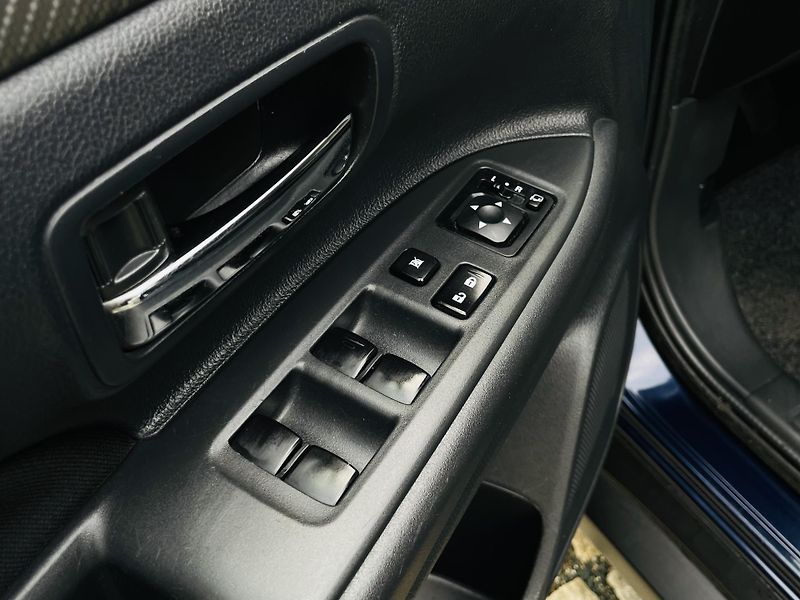 Mitsubishi Outlander 2.0i MANUÁL 1.MAJITEL TAŽNÉ - fotka 33 z 44