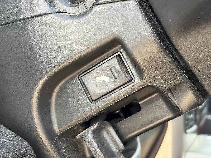 RAM 1500 (2016) Laramie V8 HEMI - fotka 16 z 40