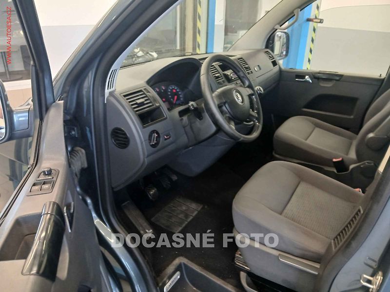 Volkswagen Caravelle (2008) 2.5TDi 8míst, AC, TZ, park - fotka 3 z 3