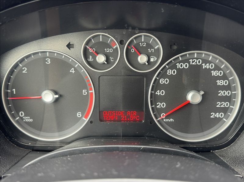 Ford C-MAX 1,6 TDCi 66kW klima - fotka 31 z 45
