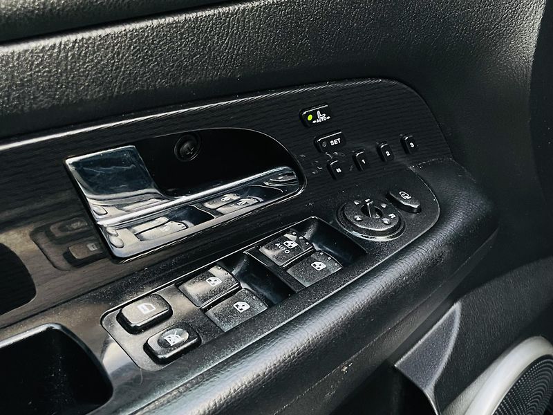 SsangYong Rexton 2.7XDi 4x4 AUT VÝHŘEV KAMERA - fotka 31 z 43