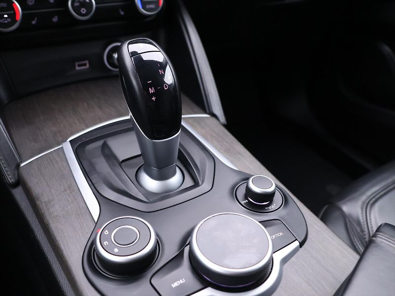 Alfa Romeo Stelvio 2,0 TBi 148kW Aut. Q4 Super - fotka 21 z 32
