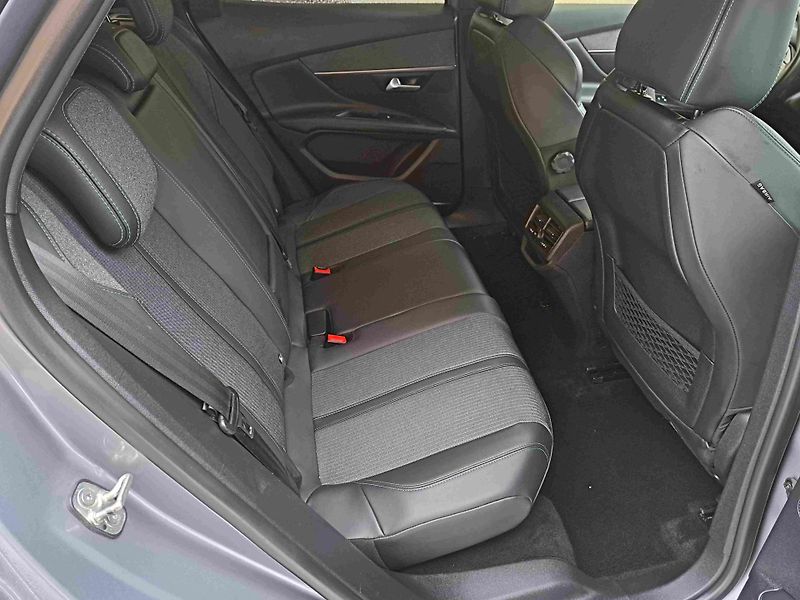 Peugeot 3008 (2021) 1,2 PT ALLURE LED ALU PDC NAVI - fotka 11 z 23
