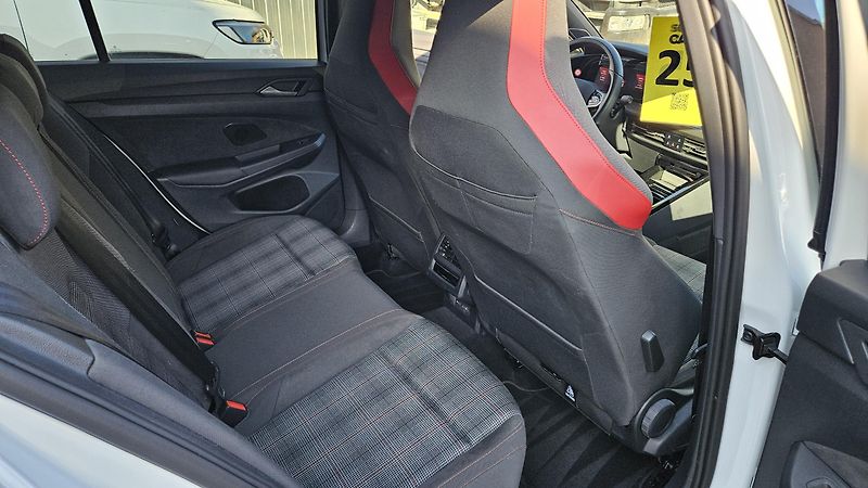 Volkswagen Golf (2024) GTI 2.0TSI 180kW DSG - fotka 13 z 34