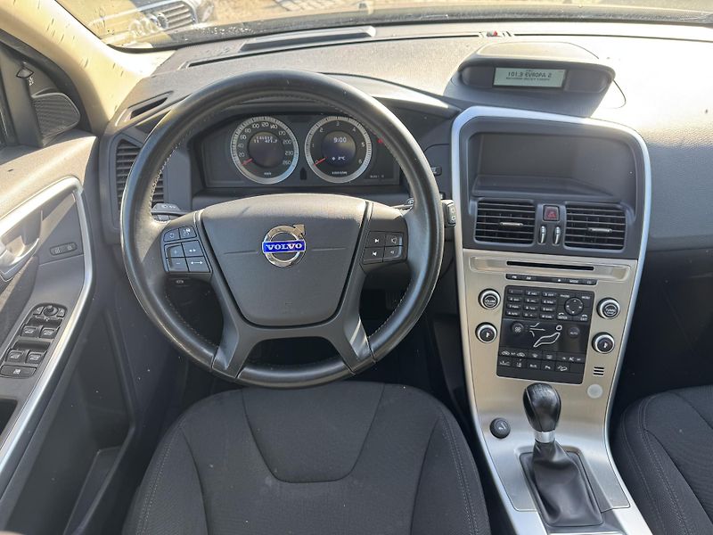 Volvo XC60 (2010) 2.4D5 151KW 1.Majitel AWD  - fotka 31 z 40