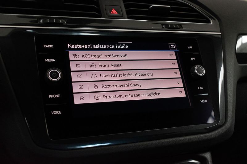 Volkswagen Tiguan 2.0TDI ACC*LED*VIRTUAL*DPH* - fotka 28 z 41