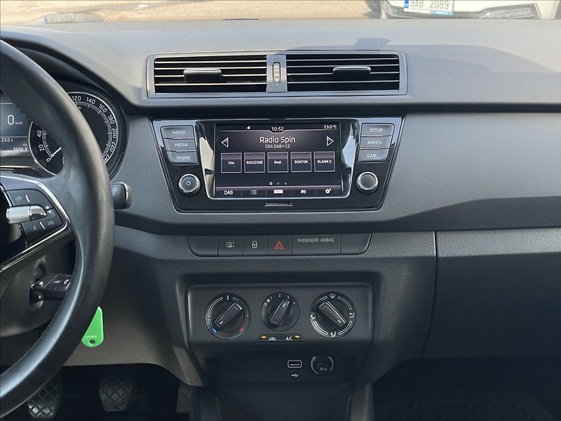 Škoda Fabia 1,0 TSI Combi Ambition Plus - fotka 11 z 21