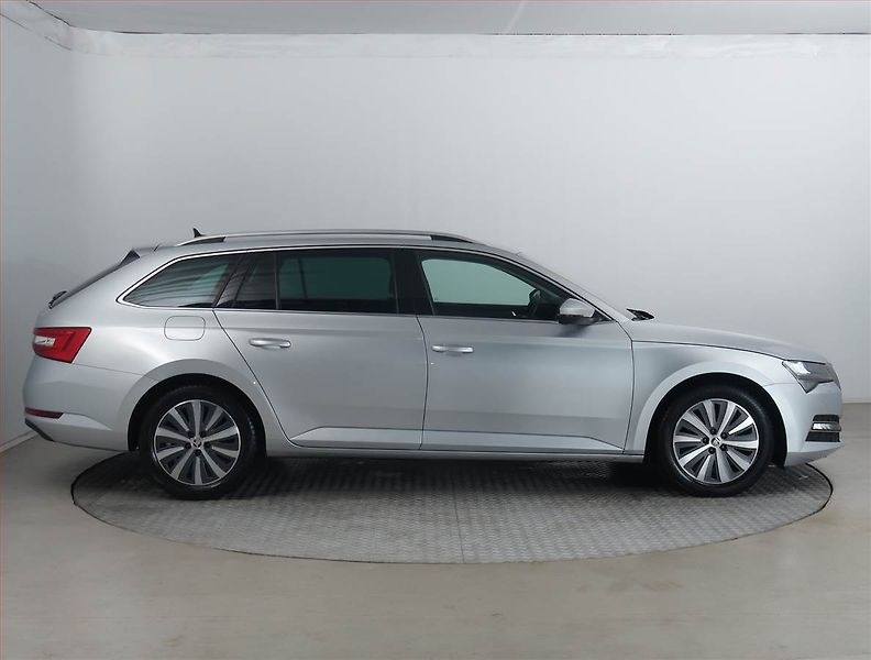 Škoda Superb (2023) 2.0 TDI - fotka 6 z 20