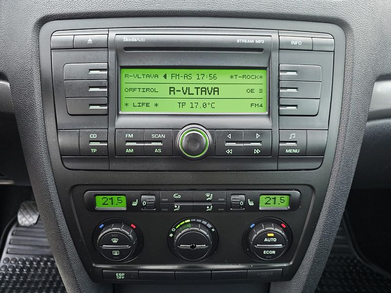 Škoda Octavia 1.9 TDI 77kW,KŮŽE,VÝHŘEVY - fotka 19 z 43