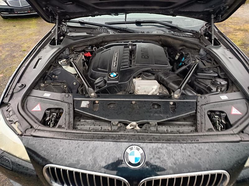 BMW Řada 5 (2011) 535i xDrive - fotka 50 z 50