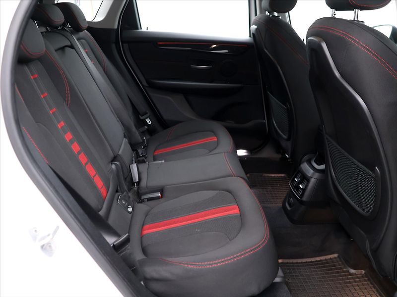 BMW Řada 2 2,0 218da 110kW Sport line CZ - fotka 13 z 34