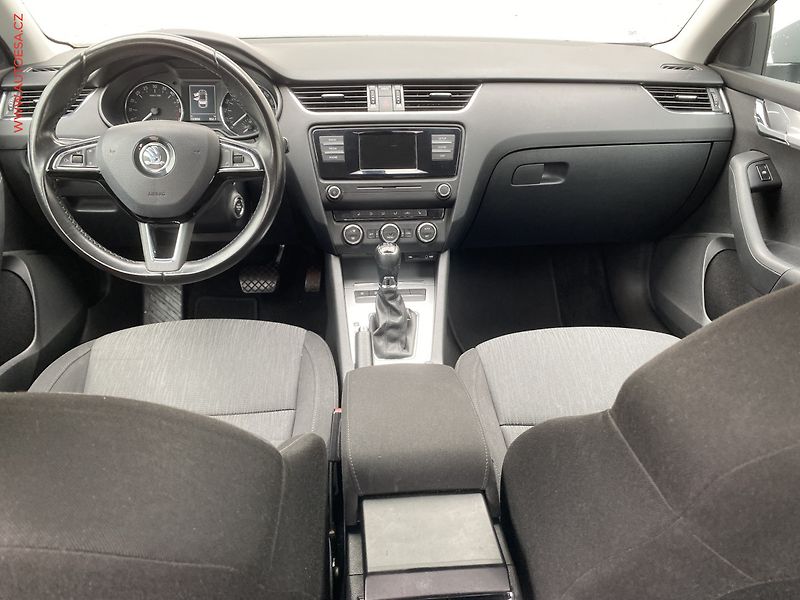 Škoda Octavia (2016) 1.6 TDi, ČR, Style, DSG - fotka 8 z 17