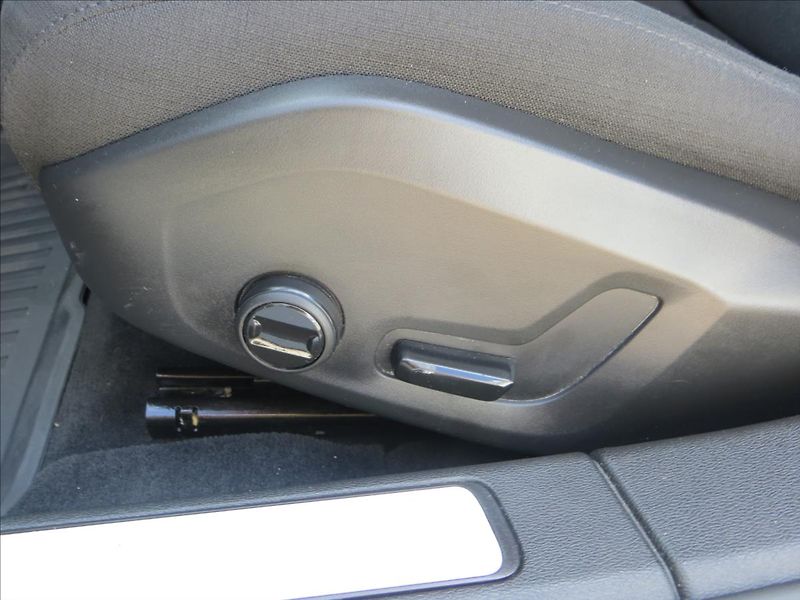 Volvo V60 2,0 D 145kW Momentum mHEV AUT - fotka 12 z 23
