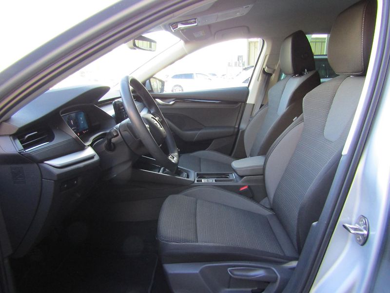 Škoda Octavia IV FL Combi Selection 1.5 TSI - fotka 19 z 30