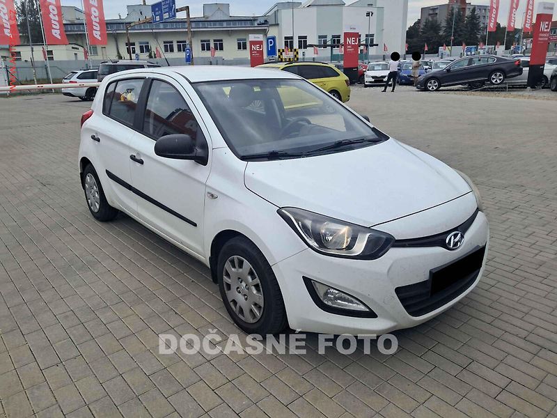 Hyundai i20 (2014) 1.2, ČR, servis.kniha, AC - fotka 1 z 3