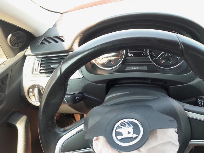 Škoda Rapid (2016) 1.2 TSI serviska 2x klíč - fotka 13 z 16
